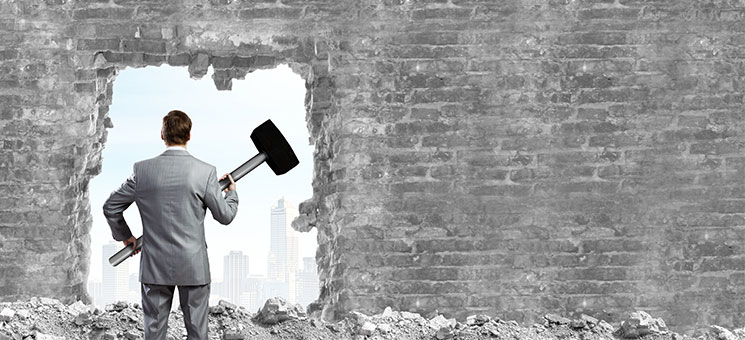 Anzugtraeger-Hammer-Wand-66810951-AS-Sergey-Nivens