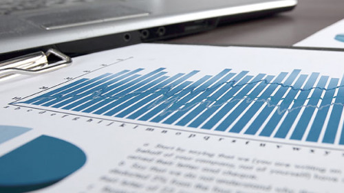 Laptop-Diagramme-Papier-225277928-AS-yurolaitsalbert