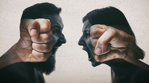 Paar-schreit-sich-an-171991155-FO-svetazi