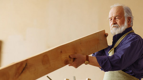 Handwerker-Senior-204743281-AS-alfa27