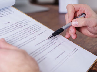 Blatt-Haende-Stift-189265274-AS-Wellnhofer-Designs