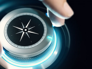 Hand-Kompass-Knopf-178416678-AS-Olivier-Le-Moal