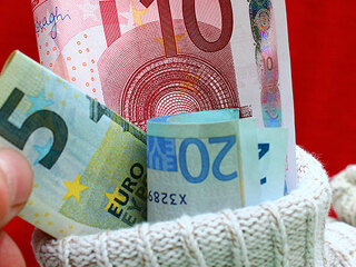 Hand-Geldscheine-Socken-55784209-AS-goldbany