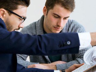 Anzugtraeger-Kunde-Papier-150654668-AS-nenetus