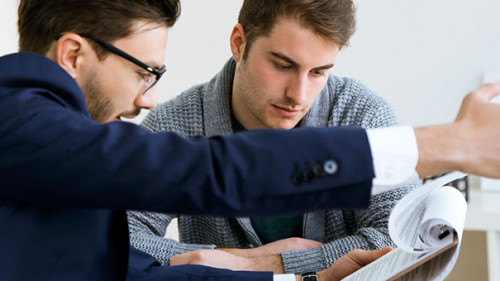 Anzugtraeger-Kunde-Papier-150654668-AS-nenetus