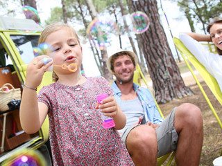 Familie-Camper-86205610-AS-goodluz