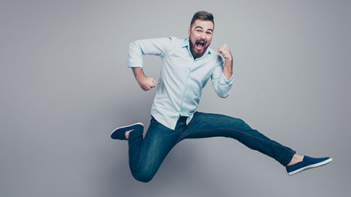 Mann-springt-230829839-AS-deagreez