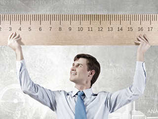 Anzugtraeger-Lineal-87471059-AS-Sergey-Nivens