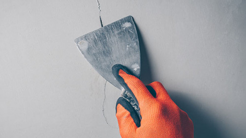 Hand-spachtelt-Riss-zu-219576585-AS-andrey-gonchar