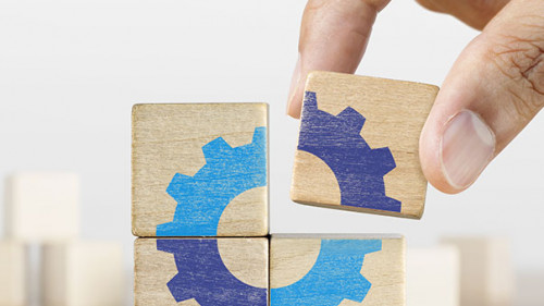 Hand-Wuerfel-Zahnraeder-264600254-AS-Costello77