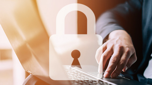 Anzugtraeger-Laptop-Schloss-289935491-AS-gesrey