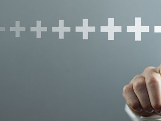 Hand-Pluszeichen-278871272-AS-andranik123