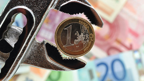 Zange-Euro-Geldscheine-34603057-AS-photocrew