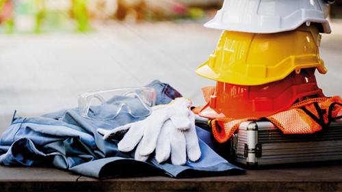 Schutzhelme-Handschuhe-239714319-AS-Rapeepat