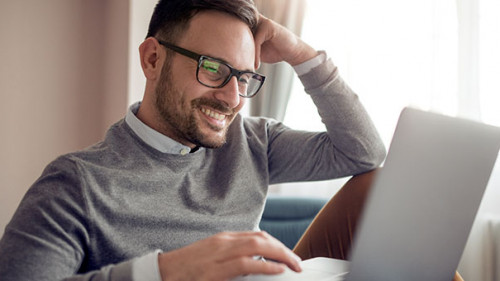 Mann-Laptop-206040714-AS-ivanko80