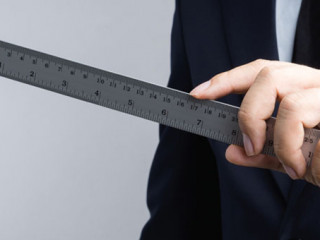 Anzugtraeger-Lineal-157565609-AS-bonnontawat