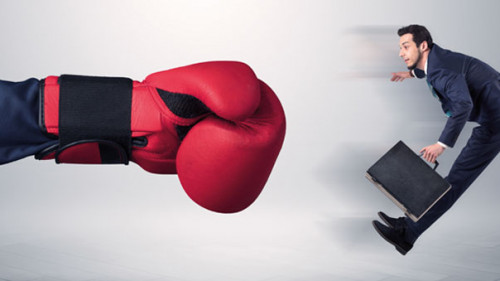 Boxhandschuh-trifft-Anzugtraeger-210509807-AS-ra2-studio