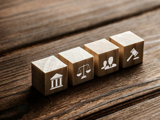 Holzkloetze-Recht-271791563-AS-Sikov