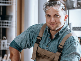 Handwerker-Schutzbrille-184256526-AS-Photographee-eu