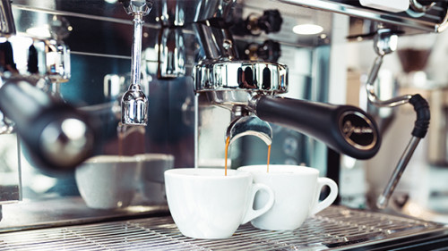 Kaffeemaschine-194773744-AS-hedgehog94