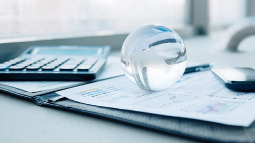 Taschenrechner-Papier-Glaskugel-271152470-AS-yurolaitsalbert