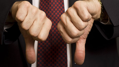 Anzugtraeger-Daumen-runter-91936449-AS-DW-labs-Incorporated