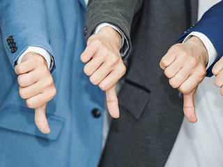 Daumen-runter-195138985-AS-iammotos