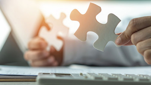 Haende-Puzzleteile-298303914-AS-Chinnapong