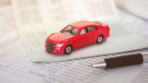 Auto-Papier-Stift-217203195-AS-kintarapong