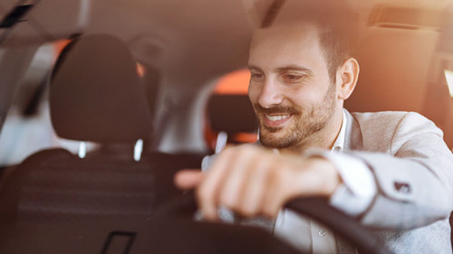 Fahrer-laecheln-128892527-AS-nd3000