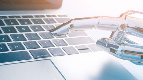 Roboterhand-Laptop-187834068-AS-ryanking999