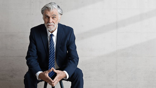 Senior-Anzugtraeger-180765484-AS-Jonas-Glaubitz