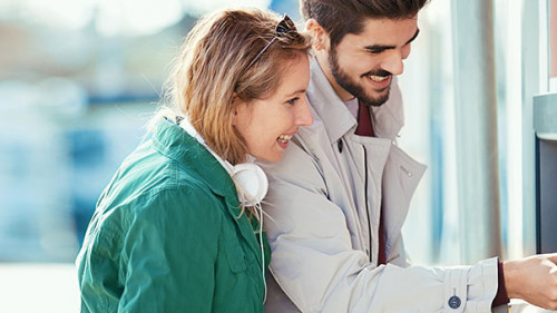 Paar-Geldautomat-144026831-AS-grki