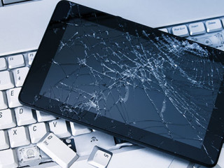 Laptop-Tablet-kaputt-292331674-AS-sunnyfrog