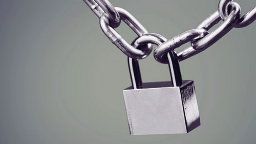 Schloss-an-Kette-216720512-AS-BillionPhotos-com