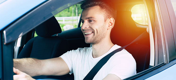 Fahrer-laecheln-270339505-AS-Maksym-Povozniuk