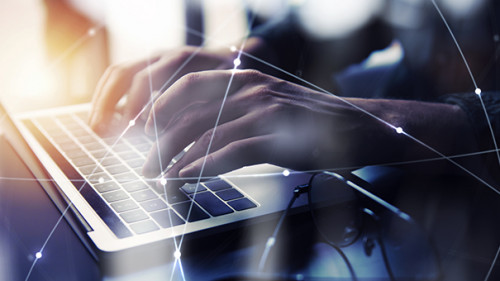 Haende-Laptop-232505863-AS-alphaspirit