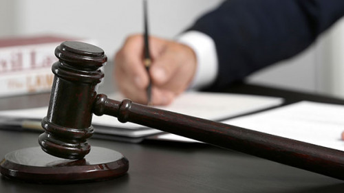 Gericht-131860172-AS--Africa-Studio-