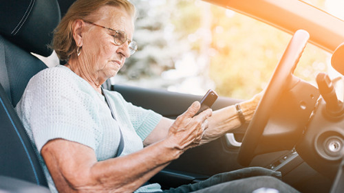 Seniorin-Handy-222440811-FO-and-one