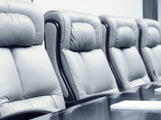 KonferenzTisch-95648783-FO-mariakraynova_neu