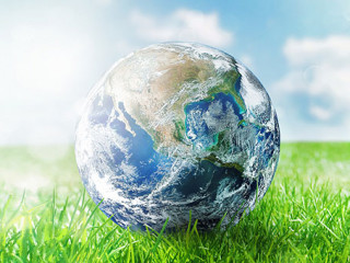 Erdkugel-auf-Wiese-262420833-AS-alphaspirit