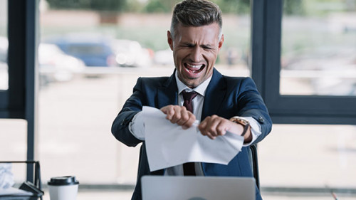 Anzugtraeger-zerreißt-Papier-286534253-AS-LIGHTFIELD-STUDIOS