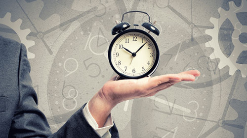 Anzugtraeger-Wecker-69351488-AS-alphaspirit