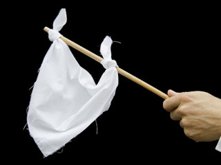 Weiße-Flagge-9974650-AS-Peggy-Boegner