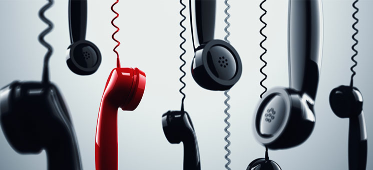 Telefone-rot-schwarz-109542955-FO-alphaspirit