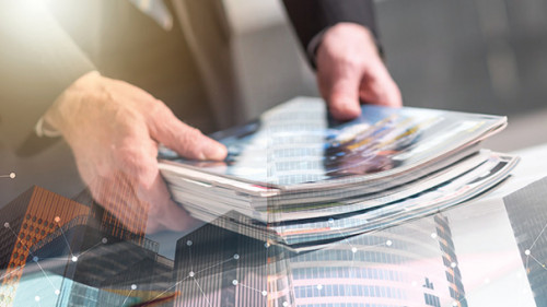 Anzugtraeger-Papier-Gebaeude-295833310-AS-thodonal-