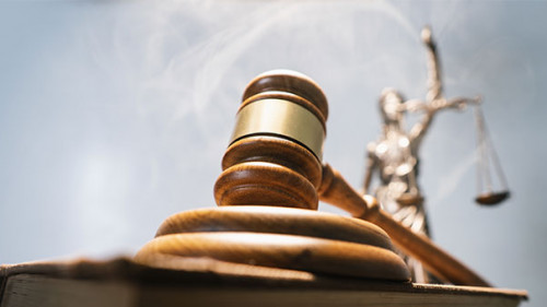 Richterhammer-Buch-Iustitia-280246181-AS-Studio-East