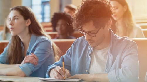 Studenten-206335361-AS-Gorodenkoff