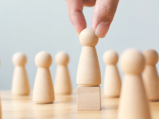 Hand-Spielfiguren-295977607-AS-Monster-Ztudio