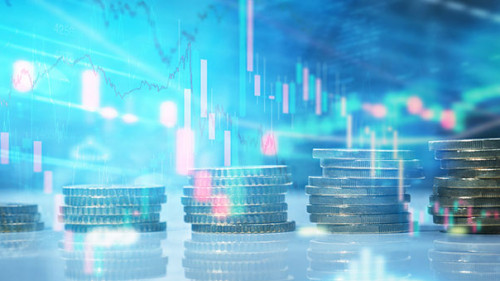 Muenzstapel-Candlesticks-258051699-AS-m-mphoto